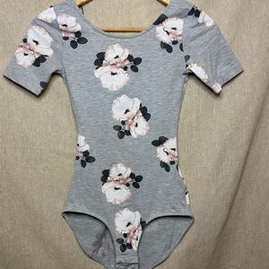 Divided bodysuit, grey with pink peony’s size XS